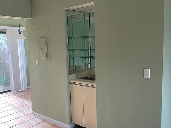 2nd image of 7418 Wynnewood Sq #197