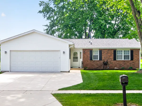 1526 Pebblewood Dr, Sycamore, IL 60178
