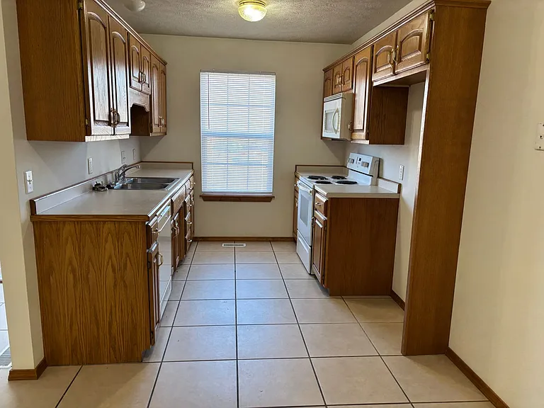 4352 W La Siesta St — Photo 4