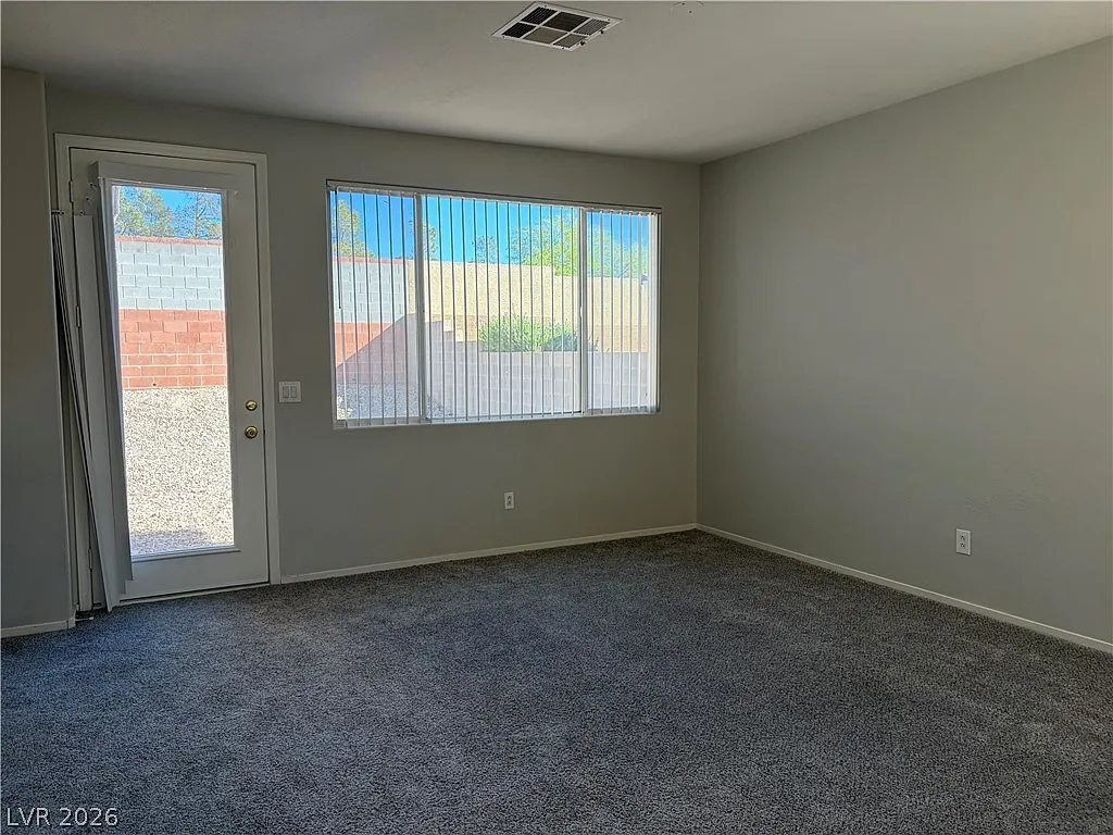 3 bed, 2.0 bath, 1305 sqft, $1,850 — Photo 3