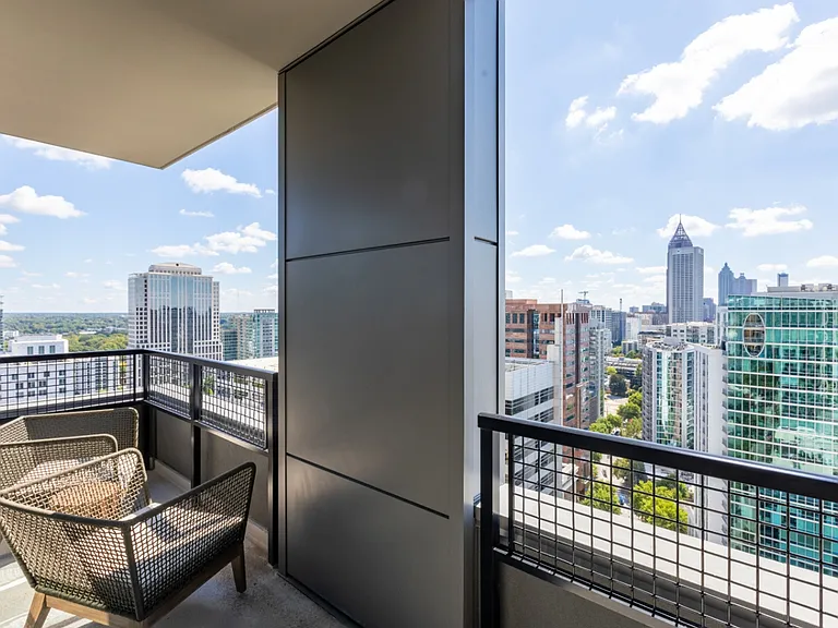 Momentum Midtown — Photo 16