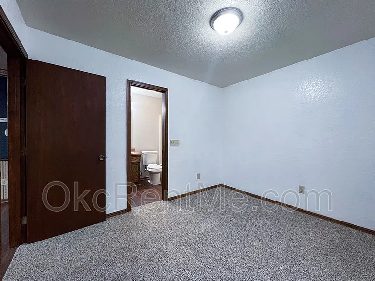 6801 Chisholm Ct — Photo 17