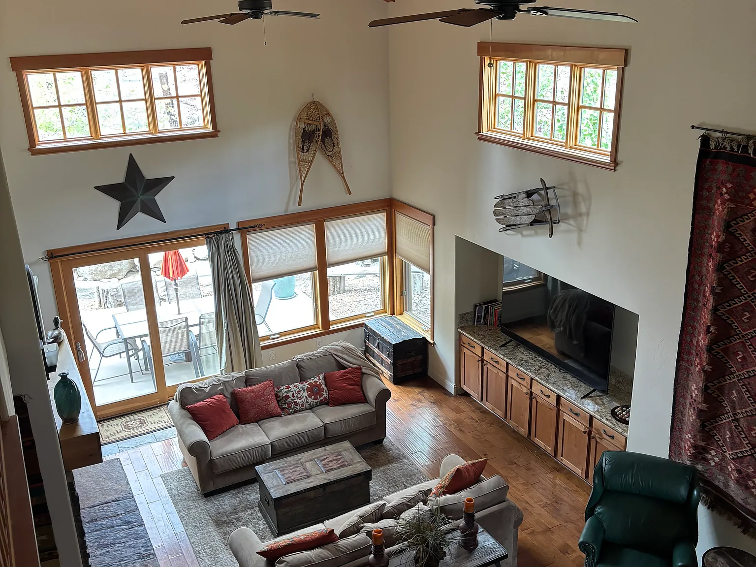 3 bed, 2.5 bath, 2565 sqft, $6,800 — Photo 1