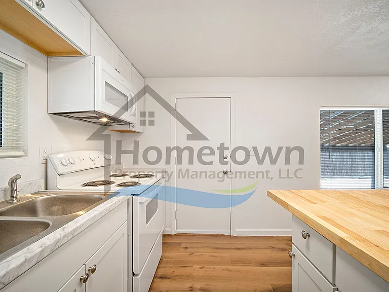 104 E 15th Ave — Photo 37