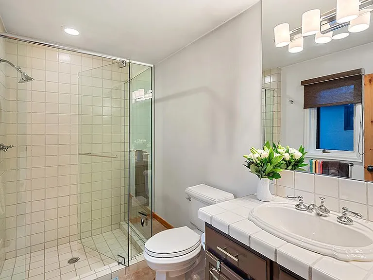 240 Heather Ln — Photo 16