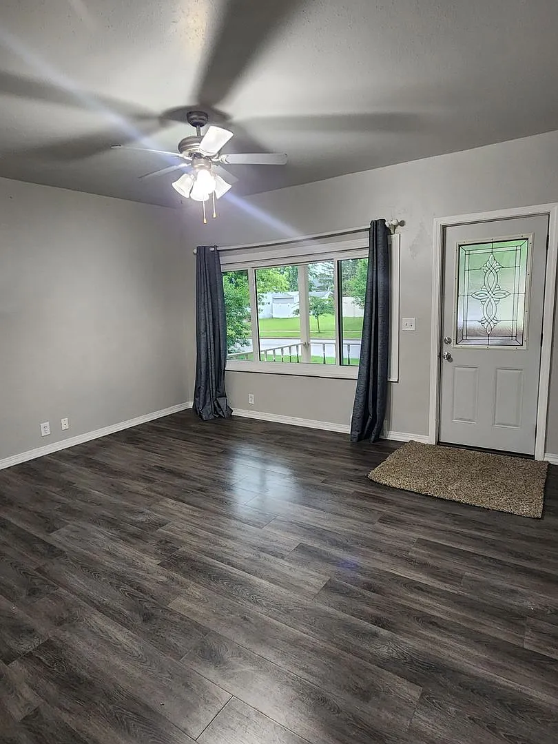 511 South Locust Street — Photo 1