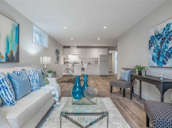 61 Stevenson Rd N, Oshawa, ON L1J 5M4
