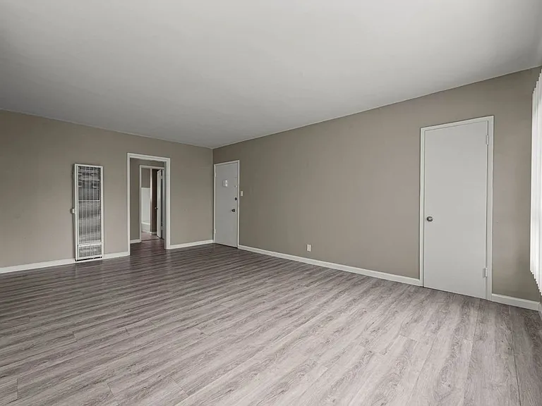 3845 Potomac Ave — Photo 11