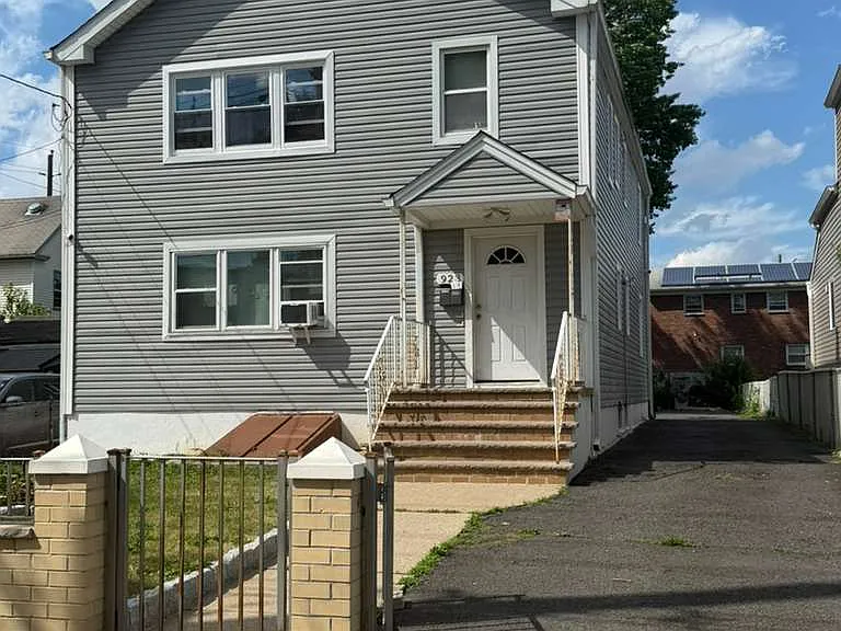 921 Grove St #2 — Photo 1