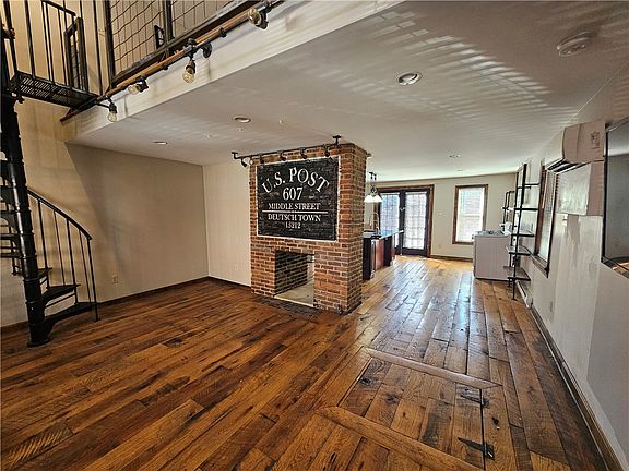 3rd image of 607 Middle St