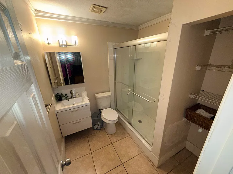 4208 W La Salle St — Photo 11