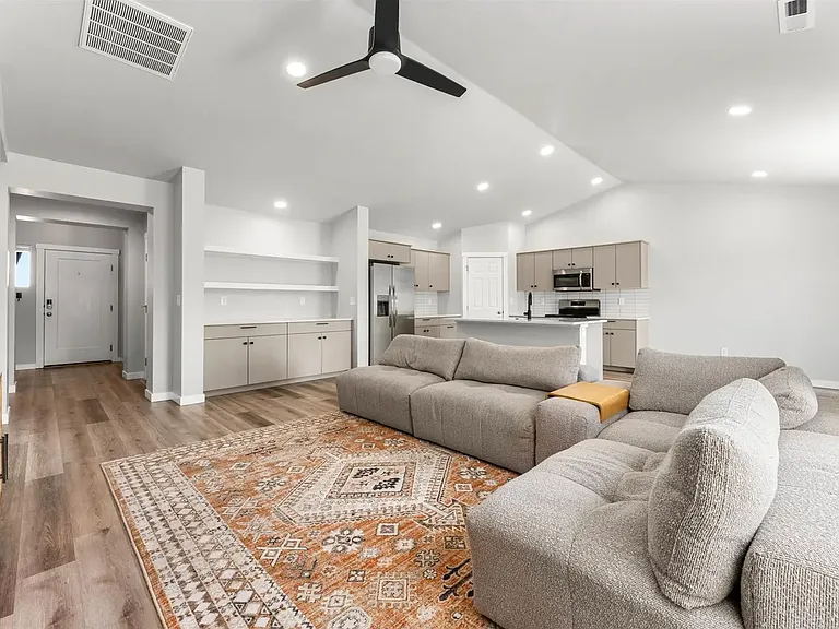 11401 W Falsetto St — Photo 4