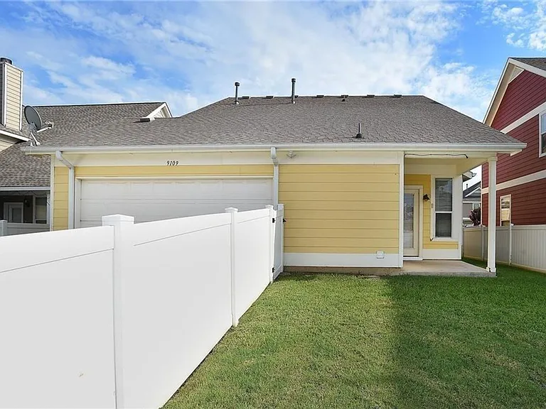 9109 Nathaniel Dr — Photo 29