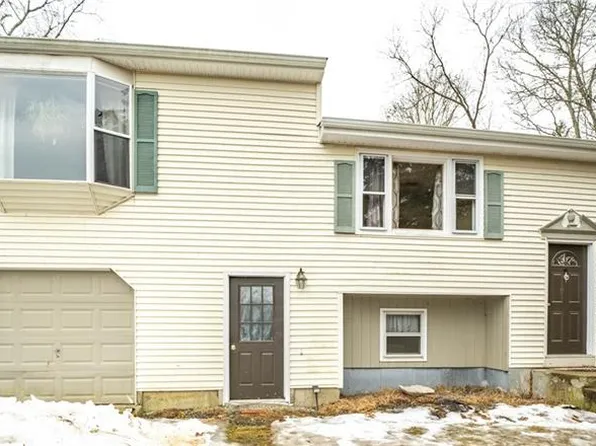 55 Highview Ave, Hope Valley, RI 02832