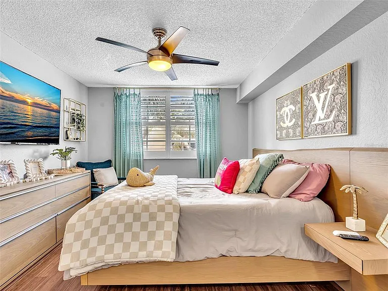 1801 N Flagler Dr #416 — Photo 22