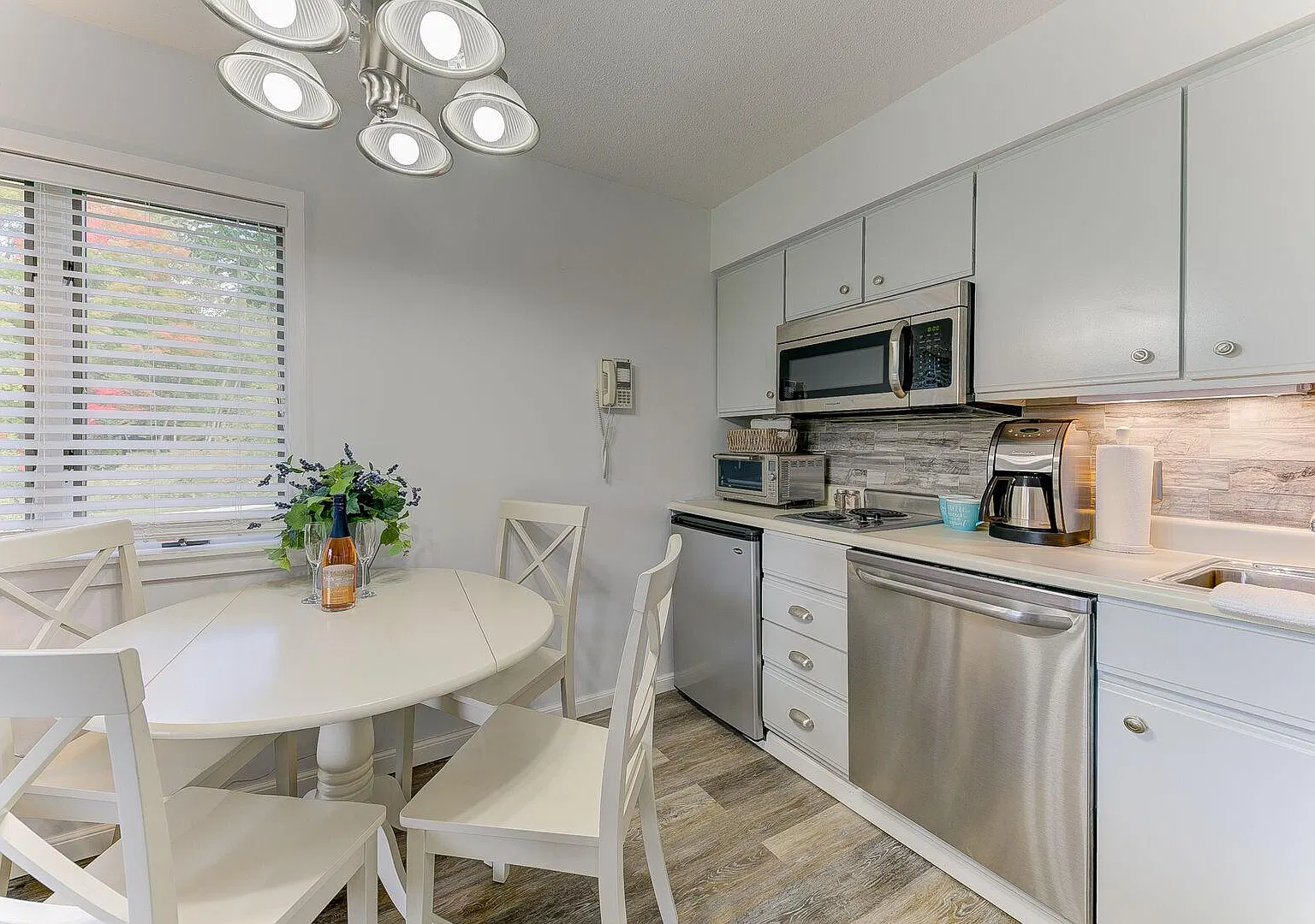 1 bed, 600 sqft, $1,300 — Photo 2
