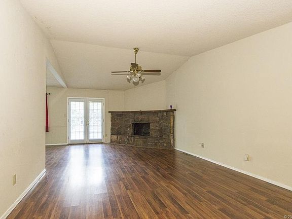 3rd image of 1216 W Memphis St