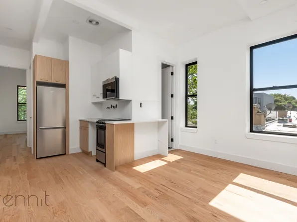 808 Putnam Avenue image 1 of 12