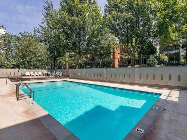1330 Harwood St #402, Vancouver, BC V6E 1S8