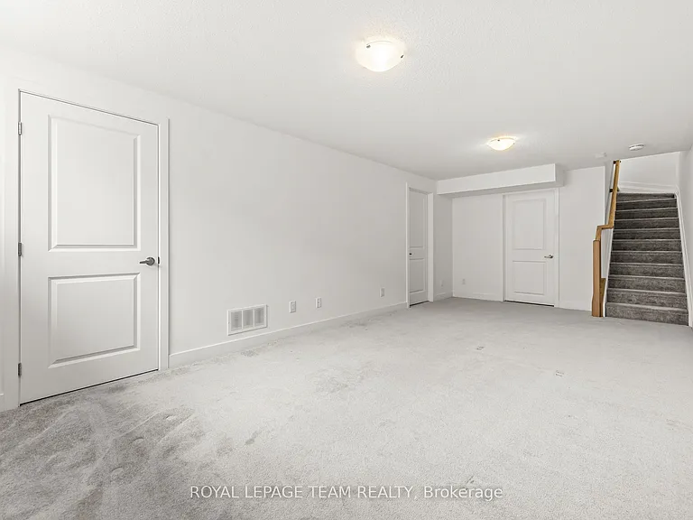 47 Moosonee Cres — Photo 20