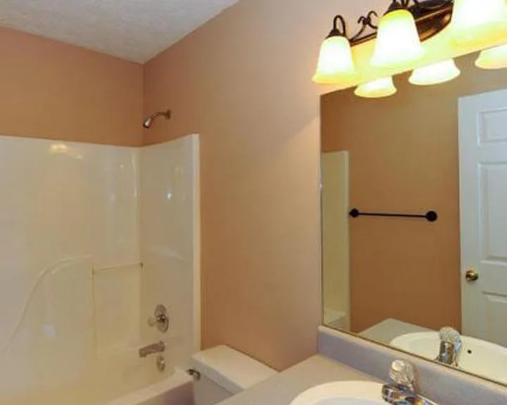 706 Shadywood Ln — Photo 7
