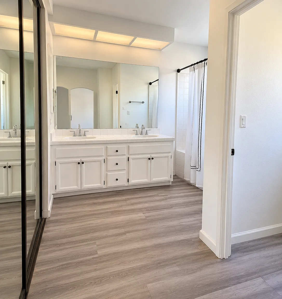 3 bed, 2.5 bath, 1754 sqft, $3,300 — Photo 4