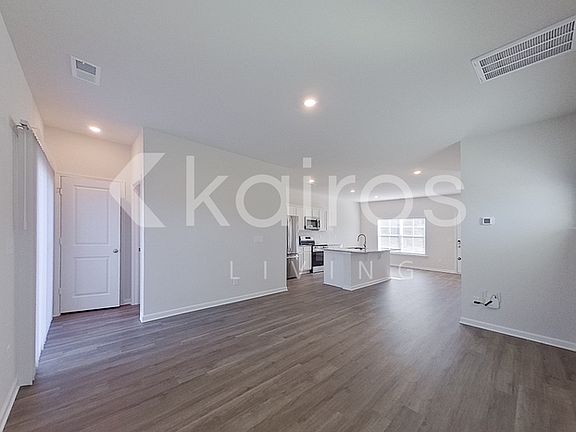 4th image of 2441 Banyan Cir
