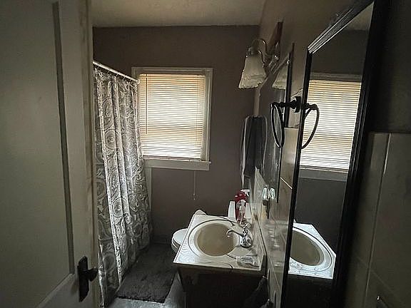 5th image of 4124 Larkwood Ave