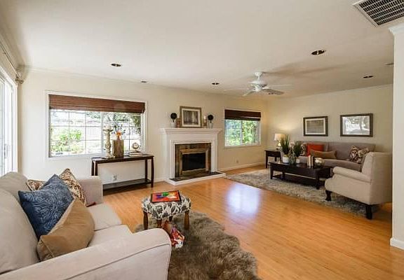 2nd image of 1053 Menlo Oaks Dr