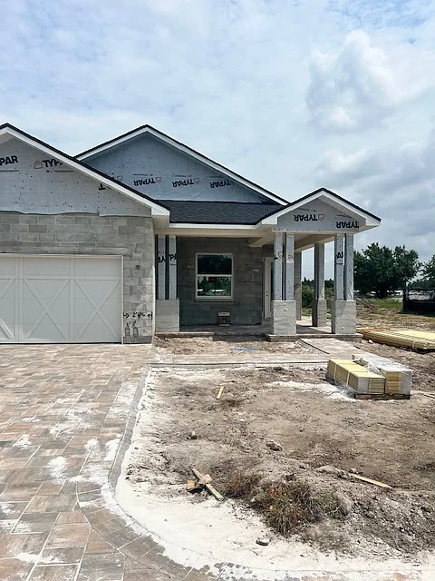 4 bed, 2500 sqft, $2,450 — Photo 2