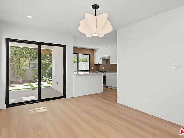 5843 Whitworth Dr — Photo 24