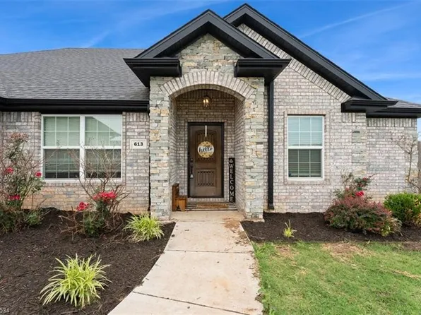 613 Chamberlain Rd, Prairie Grove, AR 72753