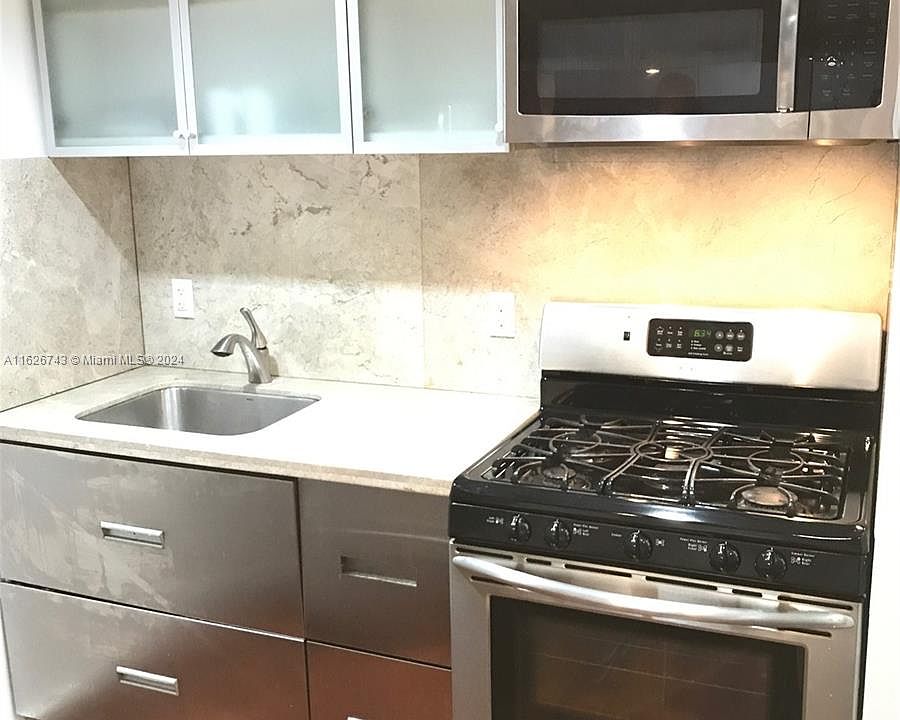 1st image of 731 6th St APT 105