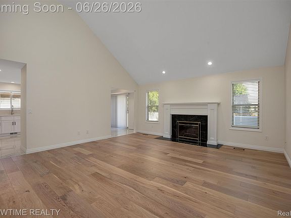 3rd image of 15854 Candle Dr