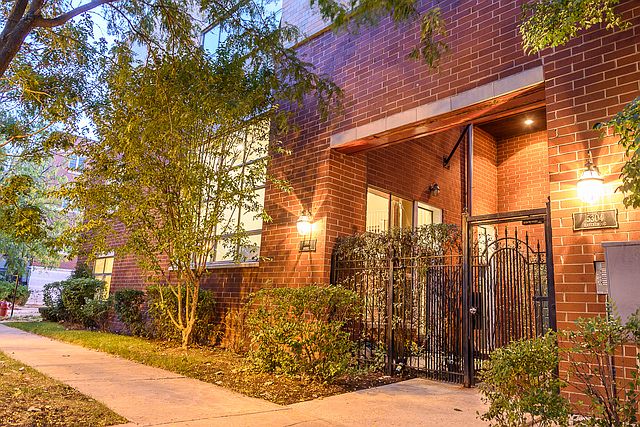 1st image of 5300 N Ravenswood Ave APT 1E