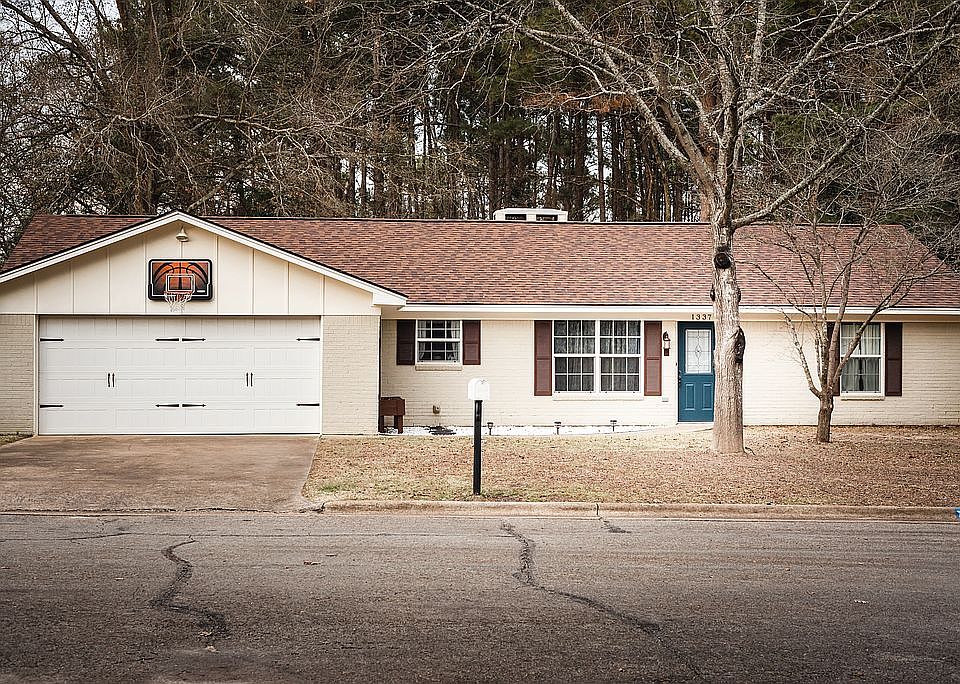 1st image of 1337 Shelton Dr