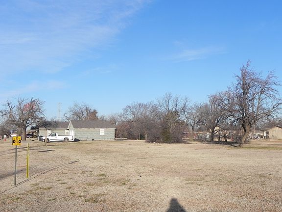 2nd image of 2800 Woodlawn Dr