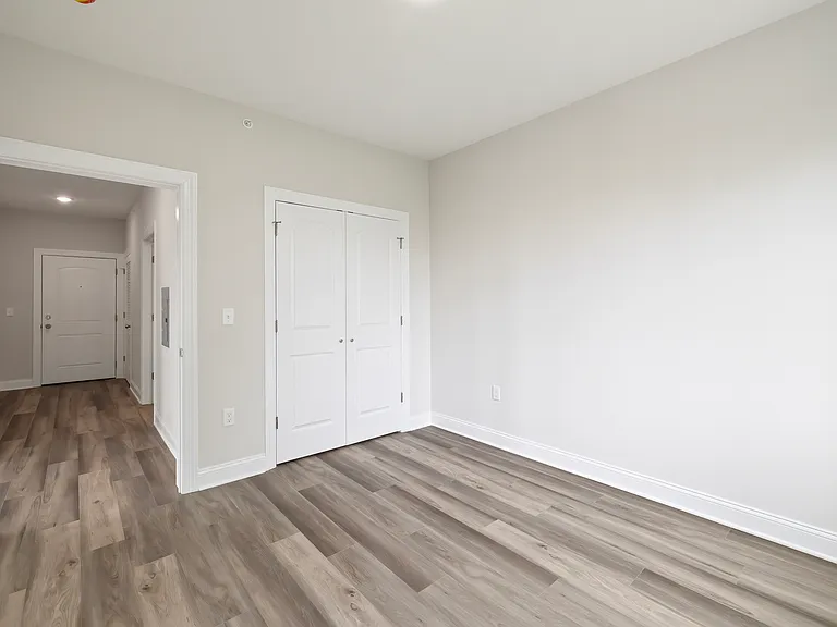 60 Woodside Pl — Photo 1
