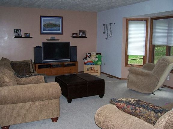 Very Spacious Family Room
