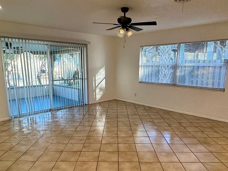 3560 Beach Dr SE — Photo 17