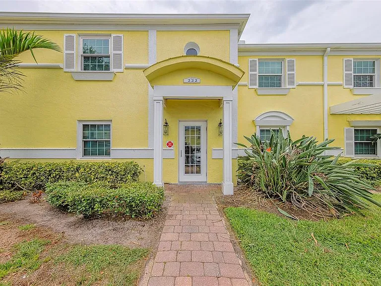 222 Pompano Dr SE #H — Photo 1