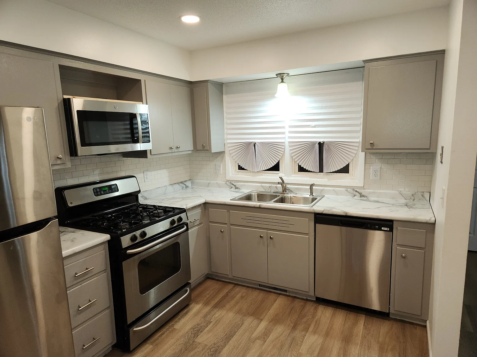 4 bed, 2260 sqft, $2,495 — Photo 2