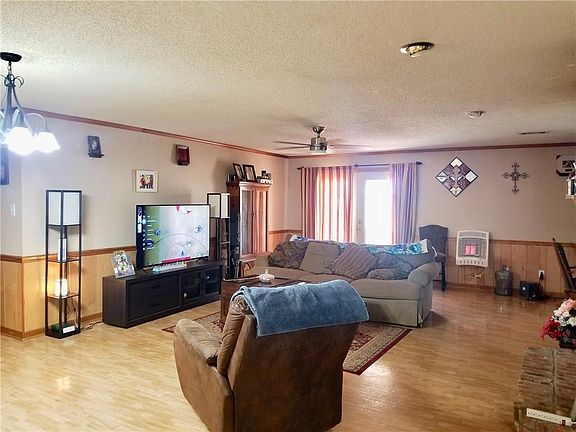 5th image of 144 Pierre Dr