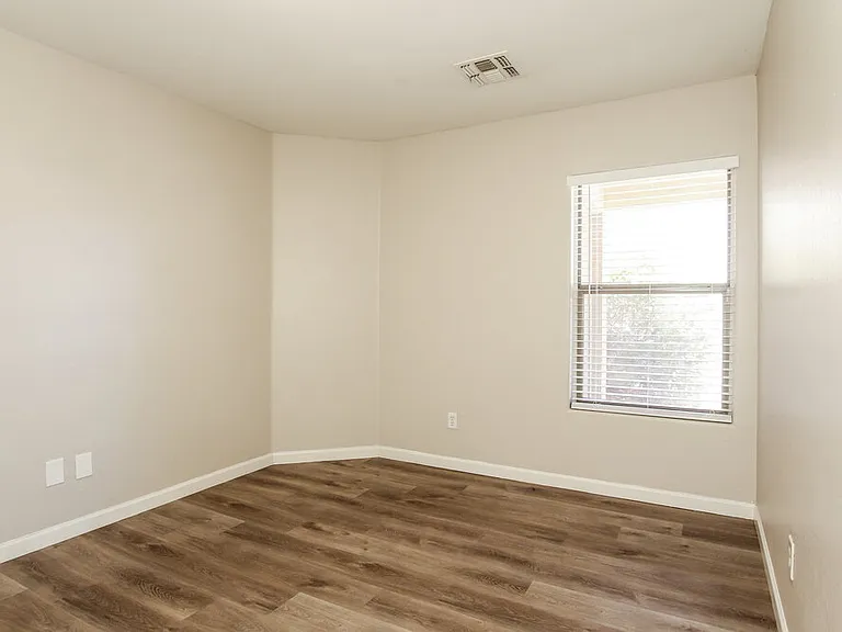 7334 W Lamar Rd — Photo 11