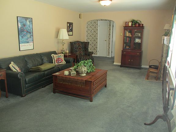 LR - Hardwood underneath!