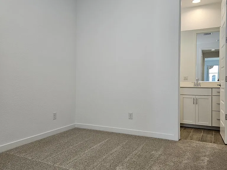 3357 S Primrose Ave — Photo 30