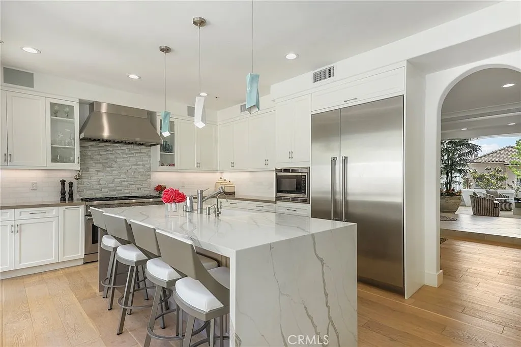 4 bed, 4996 sqft, $29,000 — Photo 3