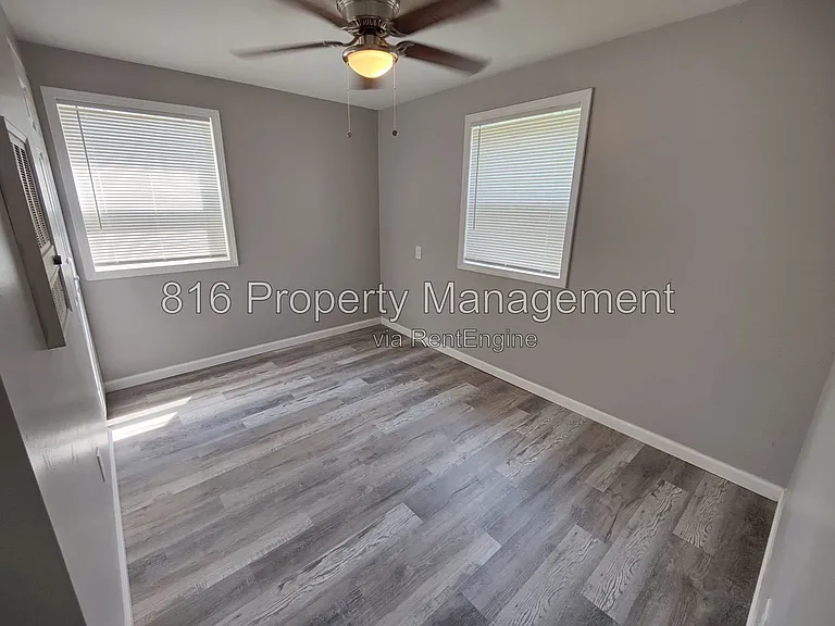7941 NE San Rafael Dr — Photo 19