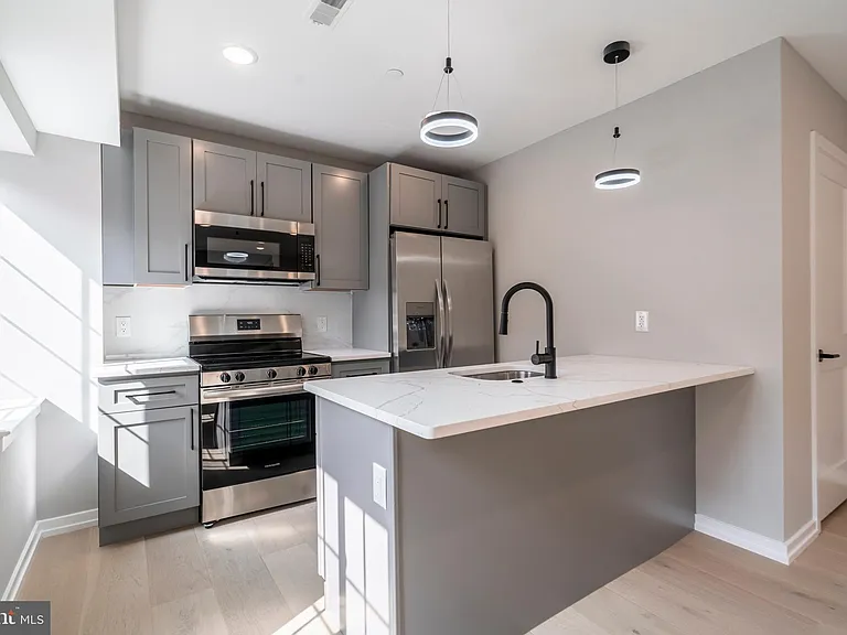 719 Dickinson St #2G — Photo 4