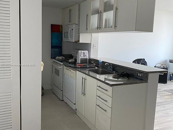 2nd image of 275 NE 18th St APT 2009